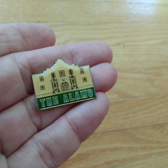 Vintage Texas Alamo USA Lapel Hat Pins Lot of 4 Yellowed Damaged AS IS - Picture 8 of 11